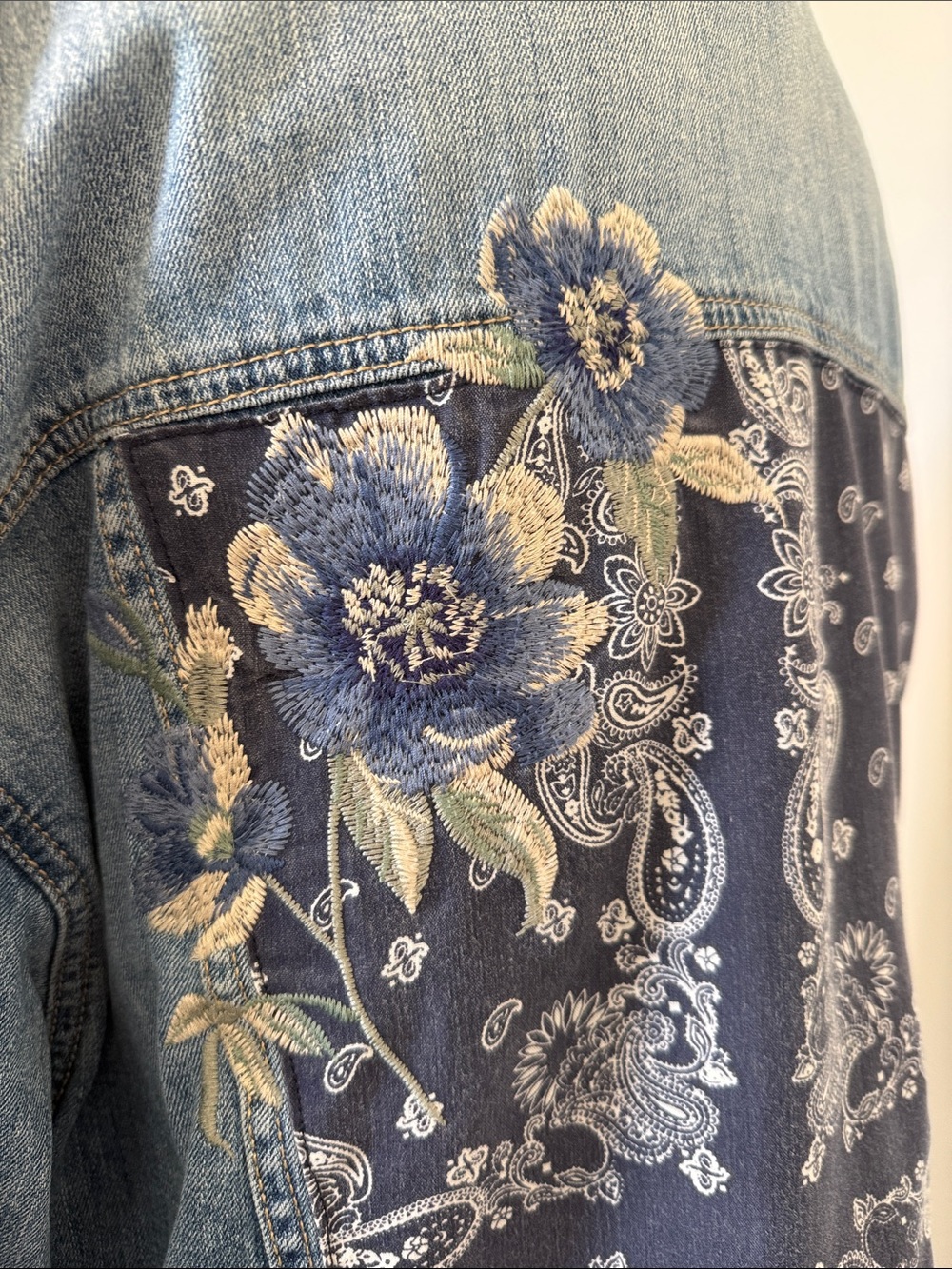 American Eagle Denim Jacket with Navy Floral Bandana Back Panel - Picture 4 of 5